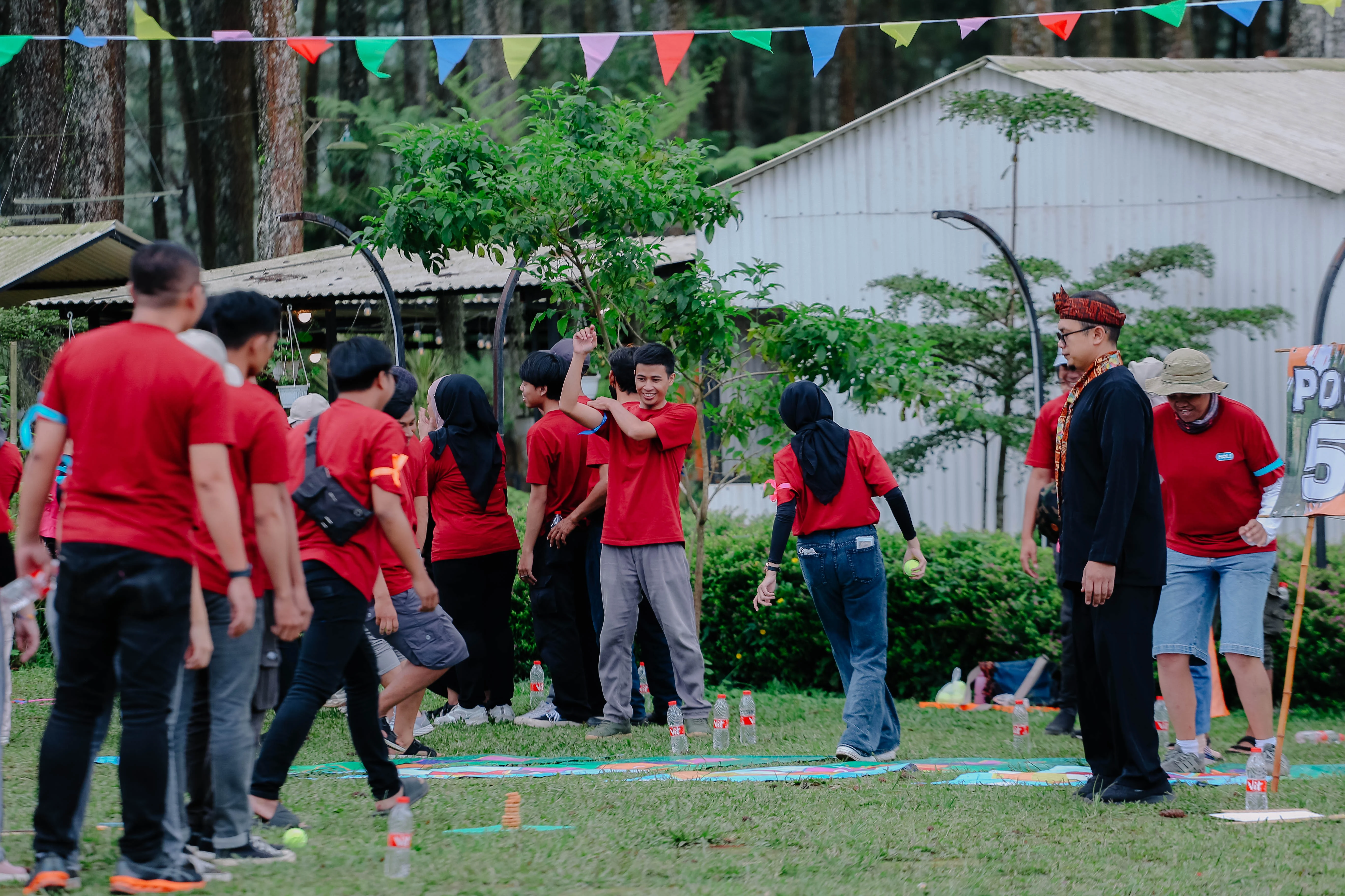 Momen kekompakan peserta corporate gathering Bogalakon